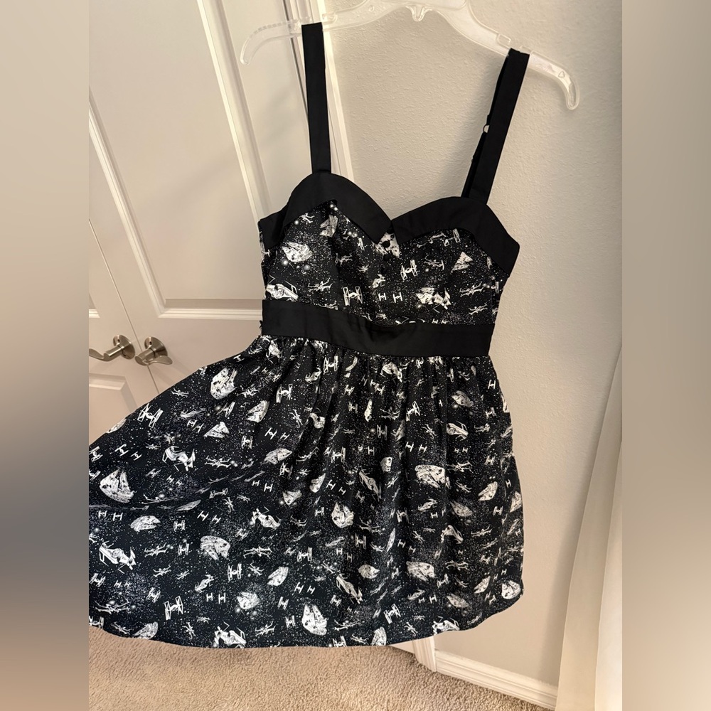 Her Universe Black and White Star Wars Dress size SM NWOT with pockets